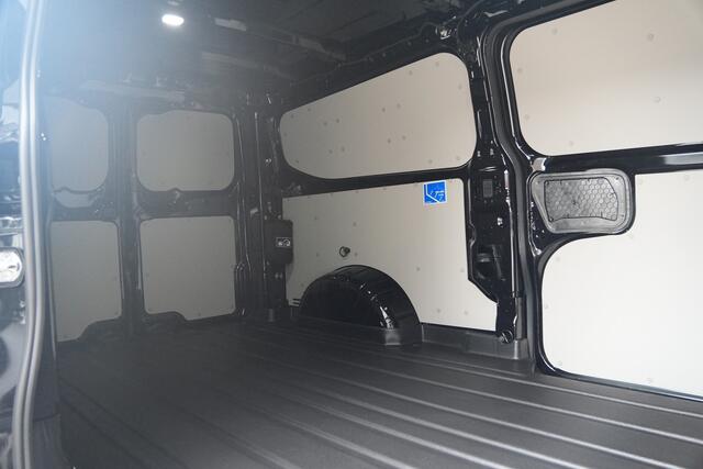 Ford TRANSIT CUSTOM E-Transit 340 L2H1 Sport 71 kWh 218pk - 2x Schuif - ACC - B&O - Navi - Stoel/Stuurverwarming - 360 Camera - Trekhaak - Rijklaar