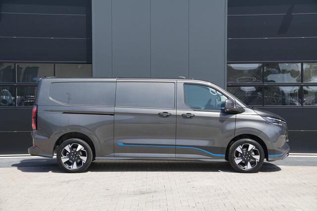 Ford TRANSIT CUSTOM E-Transit 340 L2H1 Sport 71 kWh 218pk - 2x Schuif - ACC - B&O - Navi - Stoel/Stuurverwarming - 360 Camera - Trekhaak - Rijklaar