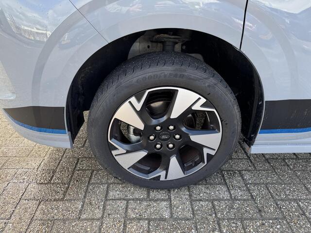 Ford TRANSIT CUSTOM E-Transit 320 L2H1 Sport 65 kWh 218pk | Demo | Driver Assistance Pack | Wegklapbare Trekhaak | Stuurwiel verwarming | Stoel verwarming | 2.300kg Trekgewicht