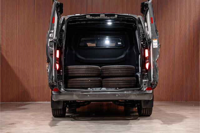Ford TRANSIT CUSTOM 320 2.0 TDCI 150 PK L2H1 Limited | 6-zitter | ACC | Blind Spot | Navigatie | CarPlay | Camera | Trekhaak | Stoel- en stuurwielverwarming | DAB | BPM Vrij | Luxe dubbel cabine