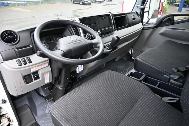 Fuso CANTER 3C15 3.0 DI 340 Bakwagen met laadklep Dhollandia klep, Geveerde stoel