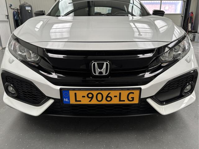 Honda CIVIC 1.0 i-VTEC Elegance - Black & White!