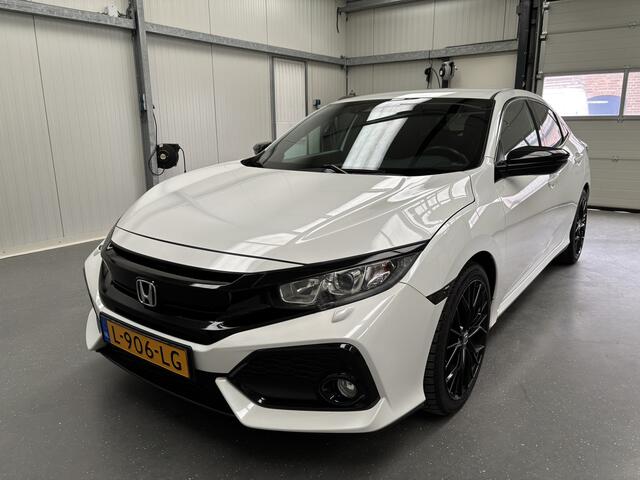 Honda CIVIC 1.0 i-VTEC Elegance - Black & White!