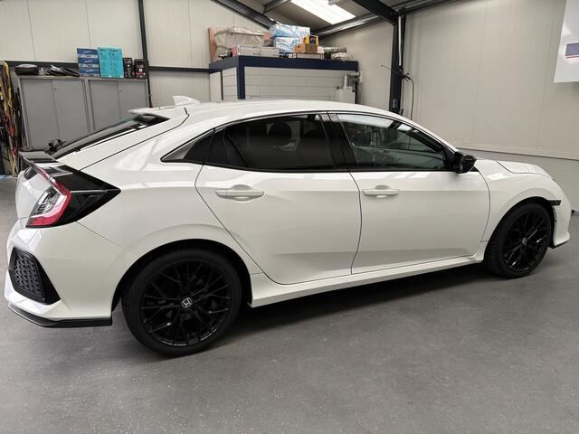 Honda CIVIC 1.0 i-VTEC Elegance - Black & White!