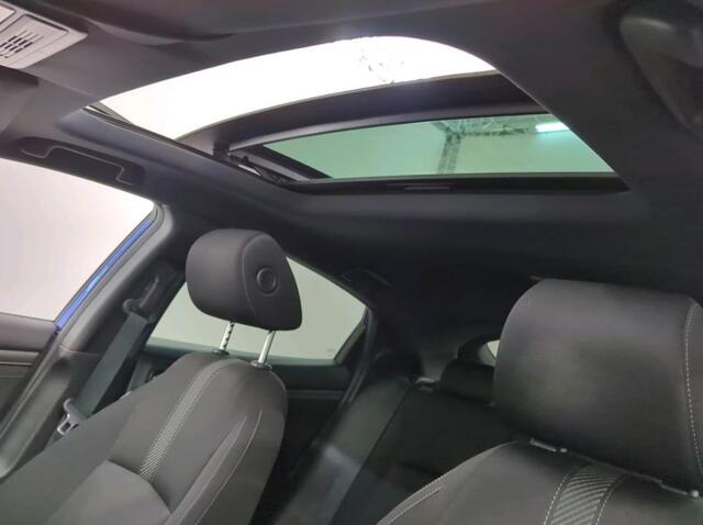 Honda CIVIC 1.0 i-VTEC 130PK Executive / Panorama dak / Pdc+Camera / Navigatie / Airco-ecc./ Stoelverwarming /