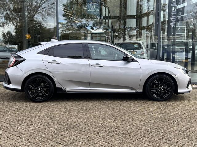 Honda CIVIC 1.0 i-VTEC Black Edition | ACHTERUITRIJCAMERA | LM VELGEN | NAVIGATIE | STOELVERWARMMING | PARKEERSENSOREN ACHTER | ADAPT. CRUISE CONTROL | LANE ASSIST | CARPLAY |