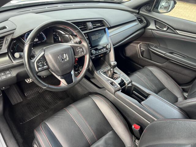 Honda CIVIC 1.0 i-VTEC Black Edition | ACHTERUITRIJCAMERA | LM VELGEN | NAVIGATIE | STOELVERWARMMING | PARKEERSENSOREN ACHTER | ADAPT. CRUISE CONTROL | LANE ASSIST | CARPLAY |