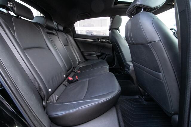 Honda CIVIC 1.5 i-VTEC Prestige - Dealer ond. | Schuifdak | Lederen int. | Trekhaak | 1400kg Trekgewicht