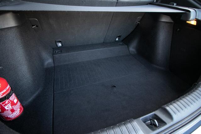 Honda CIVIC 1.5 i-VTEC Prestige - Dealer ond. | Schuifdak | Lederen int. | Trekhaak | 1400kg Trekgewicht