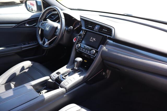 Honda CIVIC 1.5 i-VTEC Sport Plus Panoramadak! Achteruitrijcamera/Stoelverwarming/Apple carplay/Adaptieve cruise control/Lane assist/Dode hoek assistent/Leder interieur/Parkeer sensoren rondrom/Climate control/Navigatie/DAB
