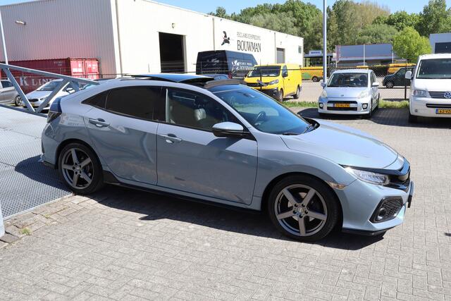 Honda CIVIC 1.5 i-VTEC Sport Plus Panoramadak! Achteruitrijcamera/Stoelverwarming/Apple carplay/Adaptieve cruise control/Lane assist/Dode hoek assistent/Leder interieur/Parkeer sensoren rondrom/Climate control/Navigatie/DAB