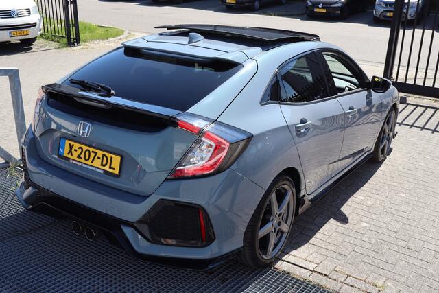 Honda CIVIC 1.5 i-VTEC Sport Plus Panoramadak! Achteruitrijcamera/Stoelverwarming/Apple carplay/Adaptieve cruise control/Lane assist/Dode hoek assistent/Leder interieur/Parkeer sensoren rondrom/Climate control/Navigatie/DAB