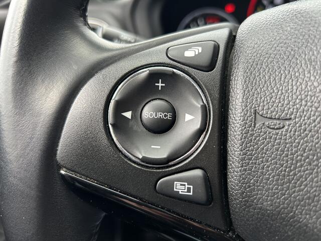 Honda HR-V 1.5 i-VTEC Executive // FULL LED // PANO / SCHUIFKANTELDAK // NAVI // CAMERA // PDC V+A