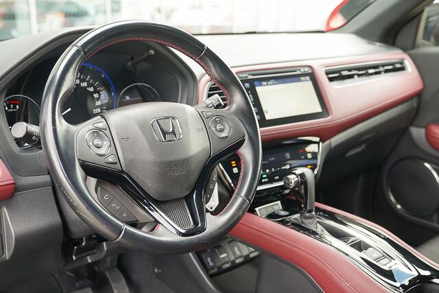 Honda HR-V 1.5i V-TEC ELEGANCE - AUTOMAAT - TREKHAAK - NAVIGATIE - SPORT INTERIEUR