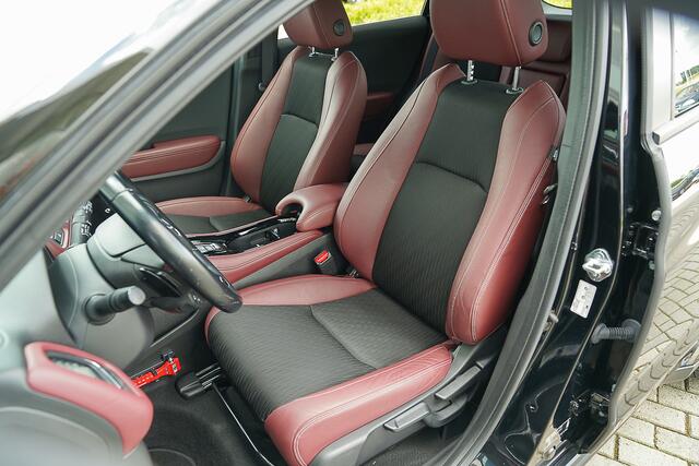 Honda HR-V 1.5i V-TEC ELEGANCE - AUTOMAAT - TREKHAAK - NAVIGATIE - SPORT INTERIEUR