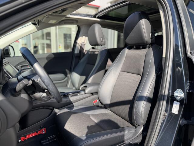 Honda HR-V 1.5 i-VTEC Executive | GEEN AFLEVERKOSTEN | Panoramadak, Parkeersensoren, Navigatie