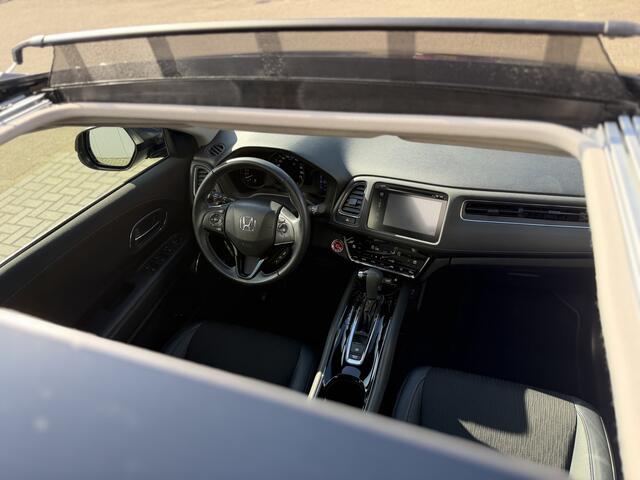 Honda HR-V 1.5 i-VTEC Executive | GEEN AFLEVERKOSTEN | Panoramadak, Parkeersensoren, Navigatie