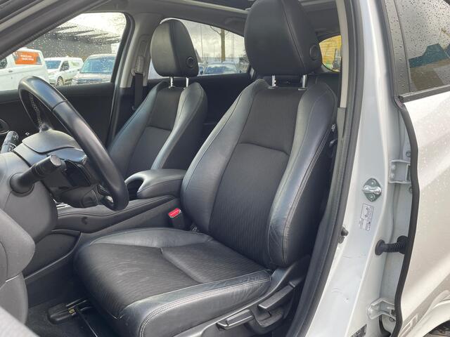 Honda HR-V 1.5 i-VTEC Executive | AUTOMAAT | Trekhaak | Panormadak | Full LED | Stoelverwarming | Camera | 18-inch |