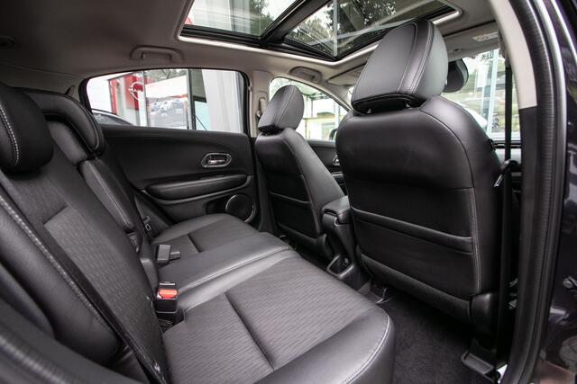 Honda HR-V 1.5 i-VTEC Executive Automaat - Trekhaak afn. | Dealer onderhouden | Schuifdak