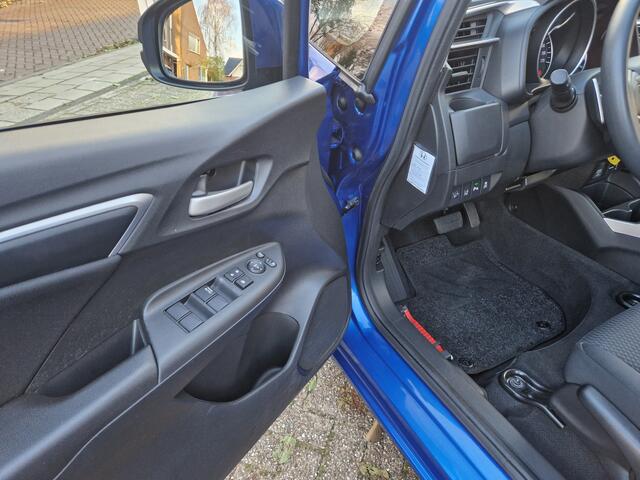Honda JAZZ 1.3 i-VTEC Comfort Navigatie, Parkeersensoren, Voorstoelen verwarmd , All-in Rijklaarprijs