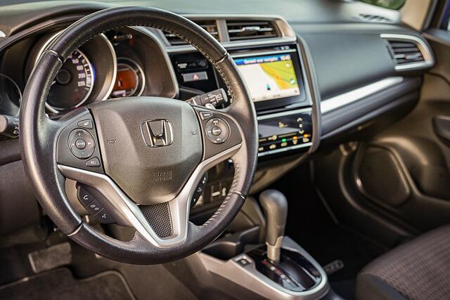 Honda JAZZ 1.3i V-TEC ELEGANCE - AUTOMAAT - NAVIGATIE - CAMERA