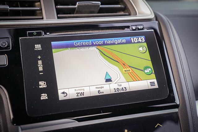 Honda JAZZ 1.3i V-TEC ELEGANCE - AUTOMAAT - NAVIGATIE - CAMERA