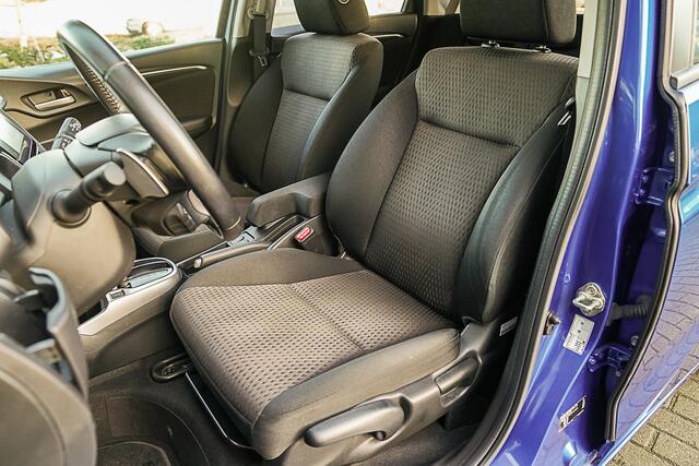 Honda JAZZ 1.3i V-TEC ELEGANCE - AUTOMAAT - NAVIGATIE - CAMERA