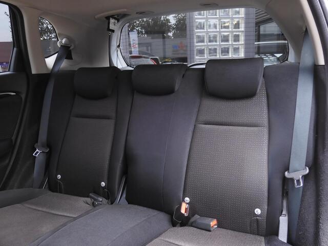 Honda JAZZ 1.3 ELEGANCE/ CAMERA/ PDC V+A/ KEYLESS/ TREKHAAK
