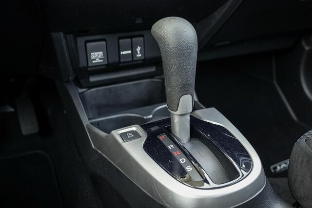 Honda JAZZ 1.3i V-TEC COMFORT - NAVIGATIE - ALL WEATHERS - STOELVERWARMING