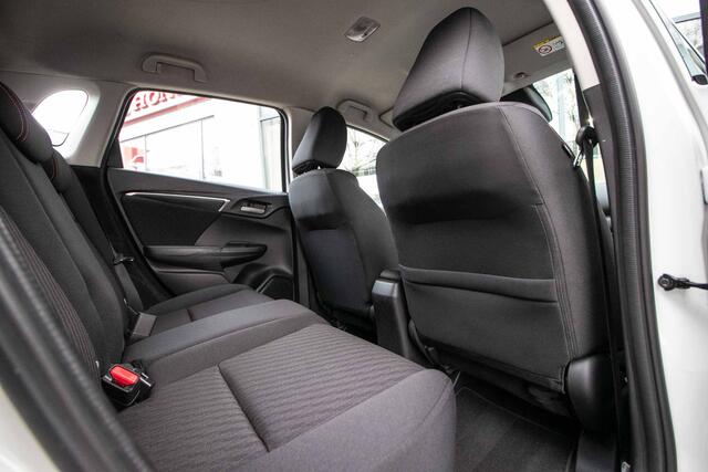 Honda JAZZ 1.5 i-VTEC Dynamic Automaat - All in rijklaarprijs | Dealer onderh. | Navi | Cruise control