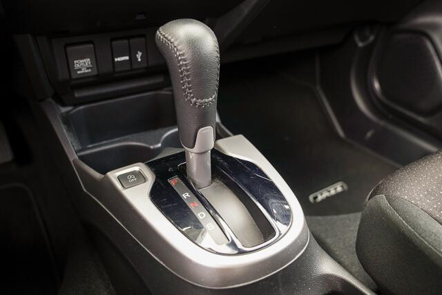 Honda JAZZ 1.3i V-TEC ELEGANCE - AUTOMAAT - NAVIGATIE - SPOILER - TREKHAAK -SPATLAPPEN