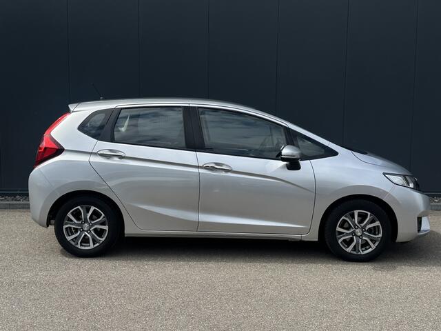 Honda JAZZ 1.3 i-VTEC Trend / Stoelverwarming / Trekhaak