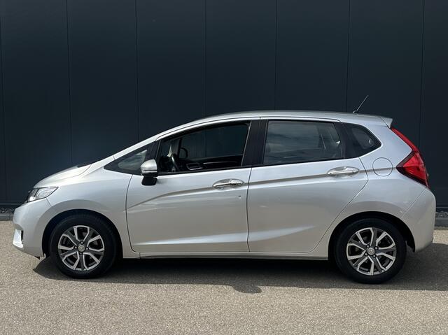 Honda JAZZ 1.3 i-VTEC Trend / Stoelverwarming / Trekhaak