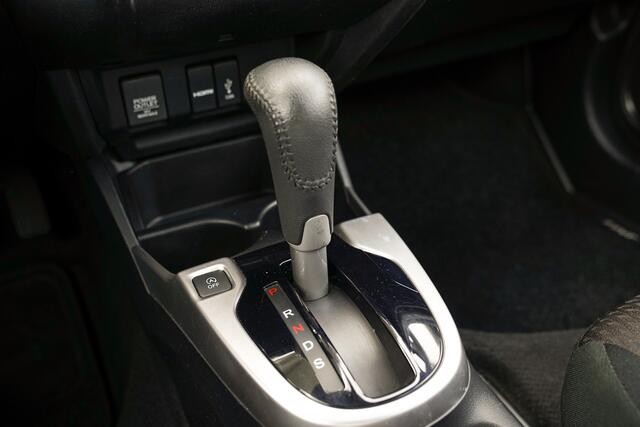 Honda JAZZ 1.3i VTEC ELEGANCE - AUTOMAAT - NAVIGATIE