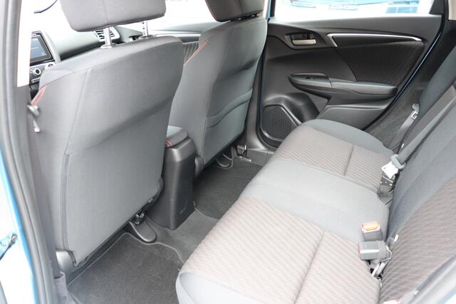 Honda JAZZ 1.5 i-VTEC Dynamic Automaat. Luxe uitvoering, lage km stand!
