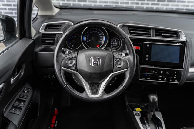 Honda JAZZ 1.3 i-VTEC Elegance | Achteruitrijcamera | Parkeersensoren | Navigatie | Climate Control | Cruise Control | Lederen Bekleding | Stoelverwarming | Lichtmetalen Velgen
