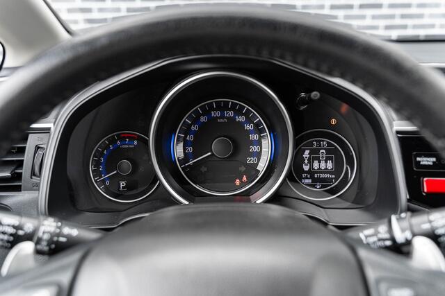 Honda JAZZ 1.3 i-VTEC Elegance | Achteruitrijcamera | Parkeersensoren | Navigatie | Climate Control | Cruise Control | Lederen Bekleding | Stoelverwarming | Lichtmetalen Velgen