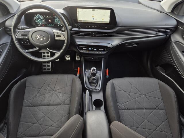 Hyundai Bayon 1.0 T-GDI Premium Handgeschakeld / Trekhaak Afneembaar / Trekgewicht 1110 kg / Achteruitrijcamera / Stuur-, en Stoelverwarming / Cruise control / Keyless Entry/Start / Apple Carplay Android Auto / Climate control /