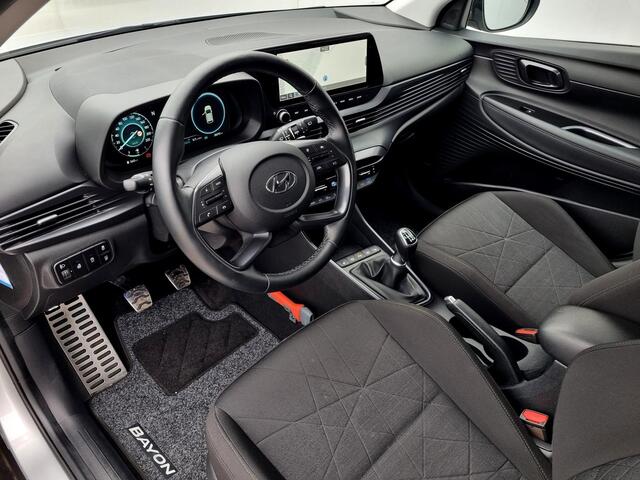 Hyundai Bayon 1.0 T-GDI Premium / Navigatie / Verwarmde stoelen + stuurwiel / Cruise Control / Keyless Entry / LMV / Climate Control / Extra Getint Glas.