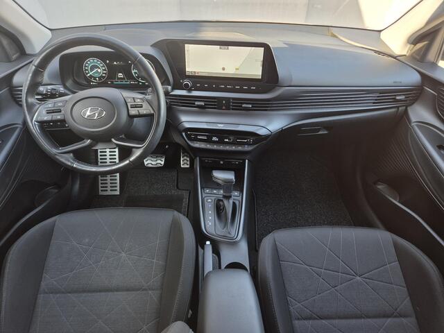 Hyundai Bayon 1.0 T-GDI Premium Automaat / Dealer onderhouden / Fabrieksgarantie tot 01-2027 / Navigatie / Adaptieve CC / Camera / Stuur-, Stoel & Achterbank verwarming / 17" LM wielen & All Season banden / Apple Carplay Android Auto / Bose Audio Systeem /