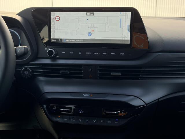 Hyundai Bayon 1.0 T-GDI Premium / 2000 Voordeel / Stoel- & Stuurverwarming / Climate Control / Cruise Control / LED Verlichting / BOSE Audio / Achteruitrijcamera / Parkeersensoren Voor + Achter /