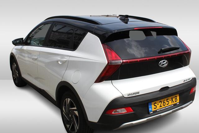 Hyundai Bayon 1.0 T-GDI Premium Sky DAB, extra getint glas achter.