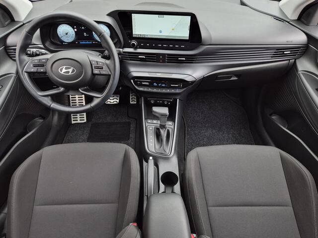 Hyundai Bayon 1.0 T-GDI Premium / Fabrieksgarantie tot 12-2029 / All season banden / Stuur- Stoel & Achterbank verwarming / Achteruitrijcamera / Draadloze telefoon lader / Cruise control / Apple Carplay Android Auto / Keyless Entry/Start / Climate control /