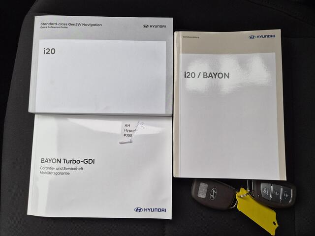 Hyundai Bayon 1.0 T-GDI Premium / Fabrieksgarantie tot 12-2029 / All season banden / Stuur- Stoel & Achterbank verwarming / Achteruitrijcamera / Draadloze telefoon lader / Cruise control / Apple Carplay Android Auto / Keyless Entry/Start / Climate control /