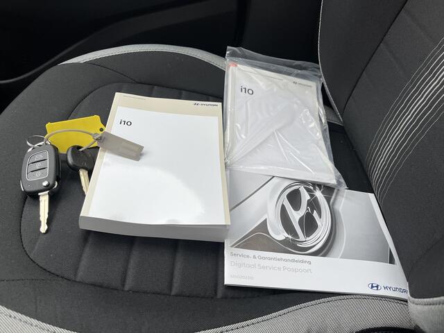 Hyundai I 10 1.0 Comfort Smart / Uit voorraad leverbaar / ¤2400,- Voordeel / DAB / Airco /Cruise Control / Carplay