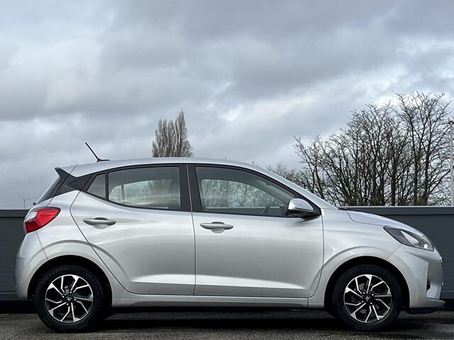 Hyundai I 10 5drs 1.0 67 PK Comfort Smart | Geïntegreerde navigatiesysteem & Apple Carplay/Android auto | Achteruitrijcamera | Lmv & Allseason banden |
