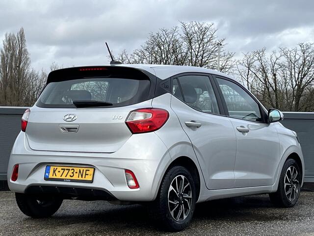 Hyundai I 10 5drs 1.0 67 PK Comfort Smart | Geïntegreerde navigatiesysteem & Apple Carplay/Android auto | Achteruitrijcamera | Lmv & Allseason banden |