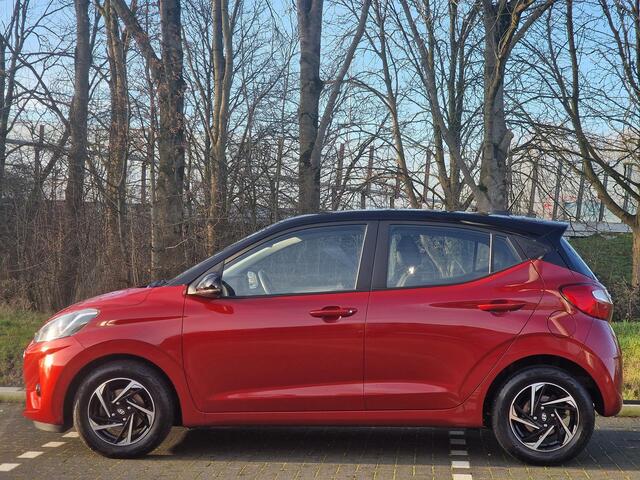 Hyundai I 10 5drs 1.0 67PK Premium | Climate control | Contrasterende dakkleur | Geïntegreerde navigatiesysteem| Lichtmetalen velgen | Parkeersensoren achter |