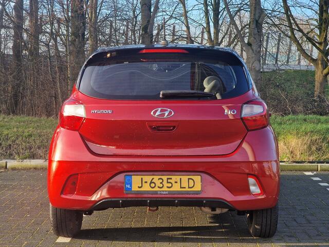 Hyundai I 10 5drs 1.0 67PK Premium | Climate control | Contrasterende dakkleur | Geïntegreerde navigatiesysteem| Lichtmetalen velgen | Parkeersensoren achter |