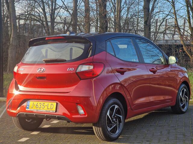 Hyundai I 10 5drs 1.0 67PK Premium | Climate control | Contrasterende dakkleur | Geïntegreerde navigatiesysteem| Lichtmetalen velgen | Parkeersensoren achter |